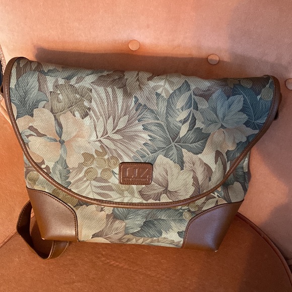 Liz Claiborne handbag. Good used condition. - Picture 9 of 11